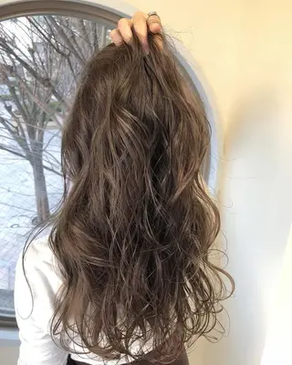 ロング カラー パーマ 上霜 菜月のヘアスタイル