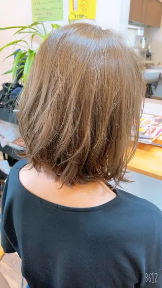 ミディアム カラー 石川 奈緒子のヘアスタイル