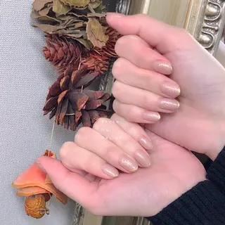 ミディアム ネイル Blowe ニュアンスのネイルデザイン