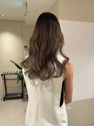 ロング カラー 金ウンス 髪質改善カラーのヘアスタイル