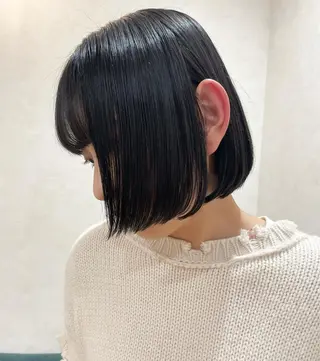 ショート 透明感オリーブ🫒/ ブリーチなしWカラーのヘアスタイル