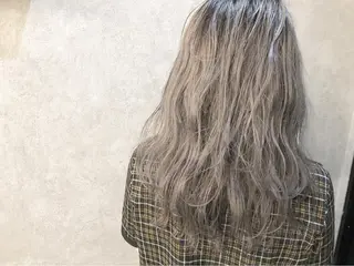 セミロング カラー 顔周りレイヤーカット ブリーチminamiのヘアスタイル