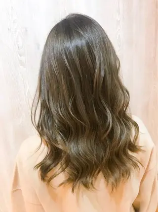ロング 秋葉 万柚子のヘアスタイル
