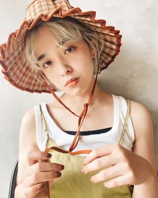 ミディアム カラー hollo 原宿のヘアスタイル