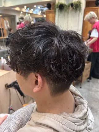 パーマ メンズ TSUMUGI ／ハイトーン🎀のヘアスタイル