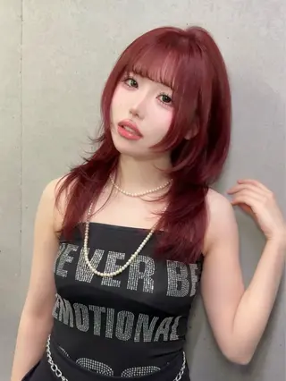 ミディアム がわ/ハイレイヤー /ハイトーンカラーのヘアスタイル
