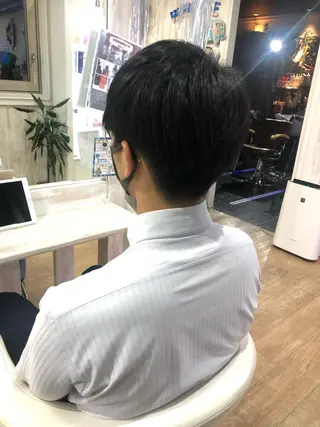 ショート メンズ white.梅田 デザインカラー🦄のヘアスタイル