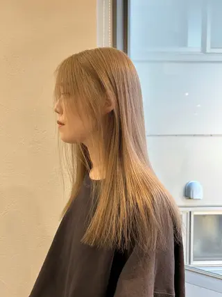ロング カラー tiel 小山莉々のヘアスタイル