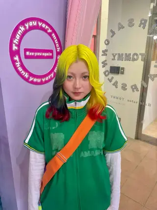 セミロング カラー 👽KINA👽 派手髪🦖💖✨のヘアスタイル