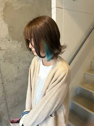 ミディアム カラー ウルフカット レイヤーカット上柿のヘアスタイル