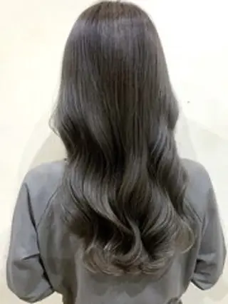 ミディアム 渡辺 優菜のヘアスタイル