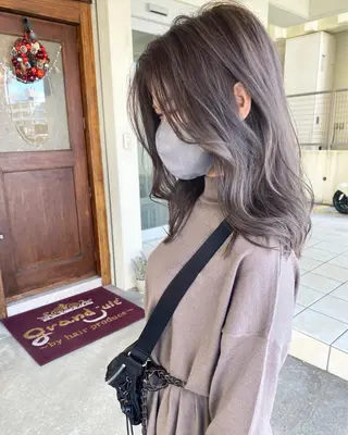 ミディアム カラー grand juteのヘアスタイル