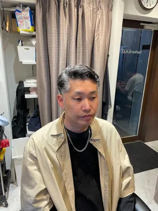 ショート パーマ メンズ 小野 大輔のヘアスタイル