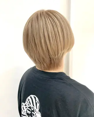 ショート カラー レイヤーカット 🪩yurikaのヘアスタイル