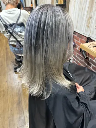ミディアム 大久保寿高✨ なりたい色を叶える✨のヘアスタイル