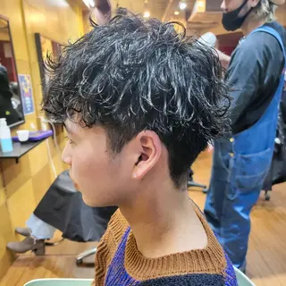 メンズ 特殊パーマ 片山恭兵のヘアスタイル