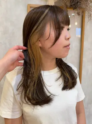 ロング カラー 佐々木 彩羽のヘアスタイル
