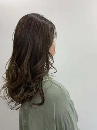 ロング カラー 寺本 早希のヘアスタイル