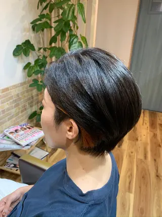 ショート カラー ヘアーハウス テンプラードのヘアスタイル