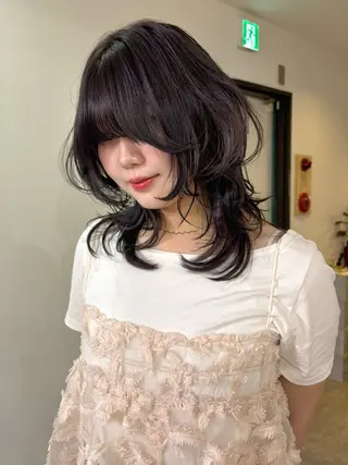 ミディアム カラー mizuki/ピンク ベージュ.レイヤーのヘアスタイル