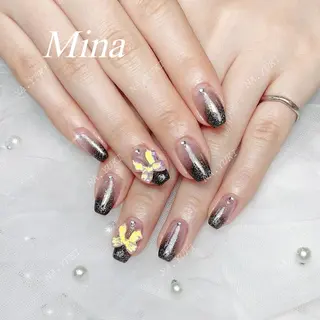 ネイル 🦋 Queenieのネイルデザイン