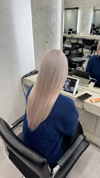ロング shio ハイトーン 💗【福岡天神】のヘアスタイル