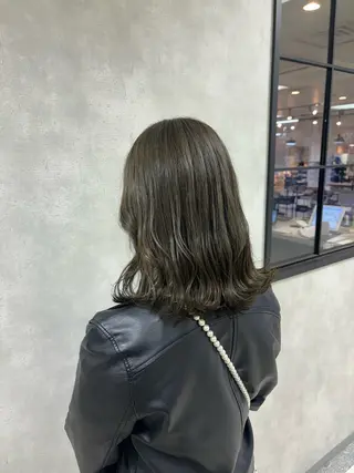 ミディアム カラー 多田 栞里のヘアスタイル