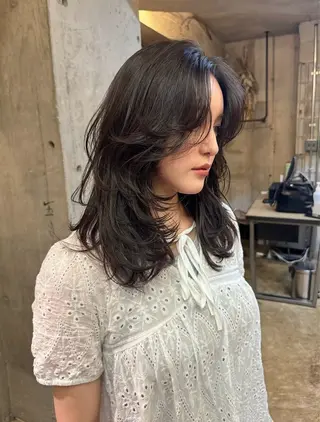 セミロング カラー YOKO/パーマ レイヤーカットのヘアスタイル
