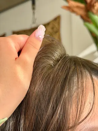 カラー 安谷 彩香のヘアスタイル