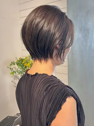 ショート カラー 井上 唯のヘアスタイル