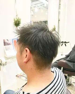 ショート カラー 中村 よしひでのヘアスタイル