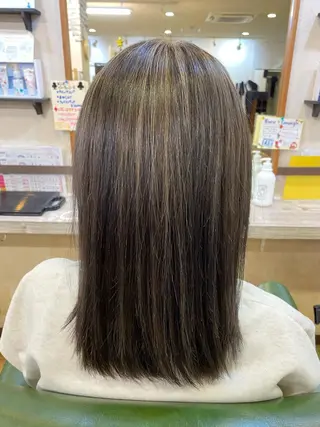 ロング カラー 安島(あじま) 慎(まこと)のヘアスタイル