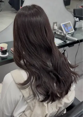 セミロング ミルクティーカラー/ レイヤーカットAyaのヘアスタイル