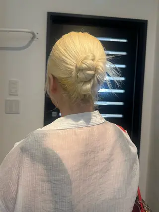 セミロング ヘアアレンジ レイヤー/ハイトーン WAKANAのヘアスタイル