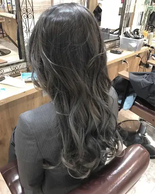 ロング カラー 中川 仁のヘアスタイル