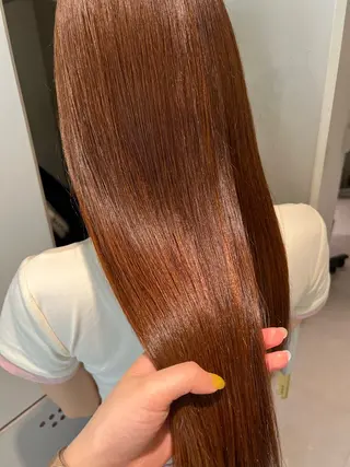 ロング momb 折戸結菜のヘアスタイル