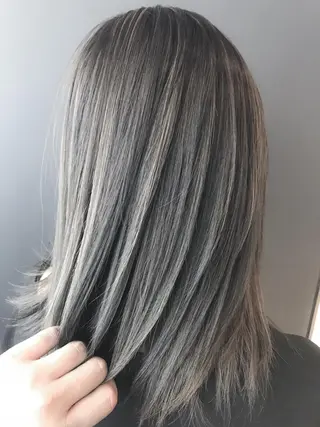 ミディアム カラー BOX mico.のヘアスタイル