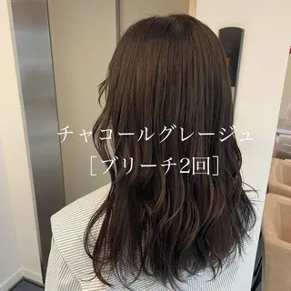 セミロング 亀山 由里菜のヘアスタイル