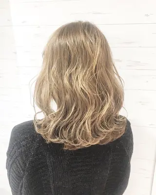 セミロング ミヤザキ タクトのヘアスタイル