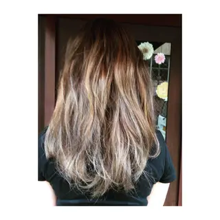 カラー やまもと すぐるのヘアスタイル