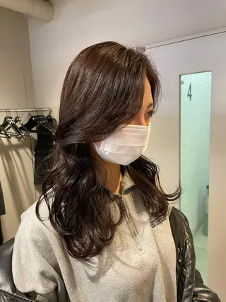 セミロング カラー 抜け感レイヤー︴ ニュアンスカラーのヘアスタイル
