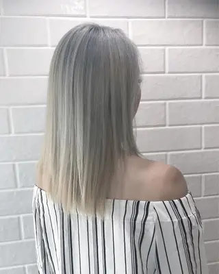 セミロング en Siena エンシエナのヘアスタイル