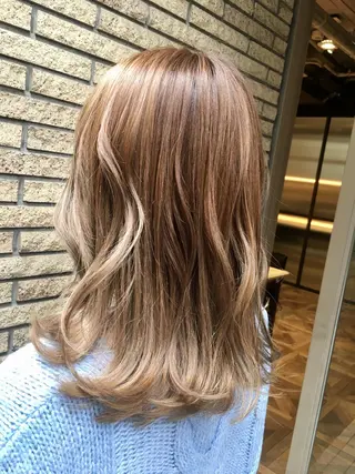 ミディアム カラー 長谷川 香織のヘアスタイル