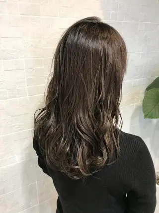 セミロング カラー ブリーチ特化 梅田本多翔のヘアスタイル
