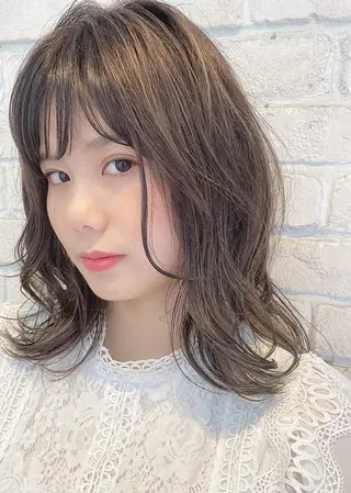 あやか 白髪ぼかしハイライトのヘアスタイル