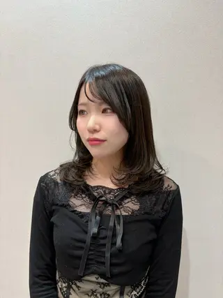 ミディアム 赤池 日菜子のヘアスタイル