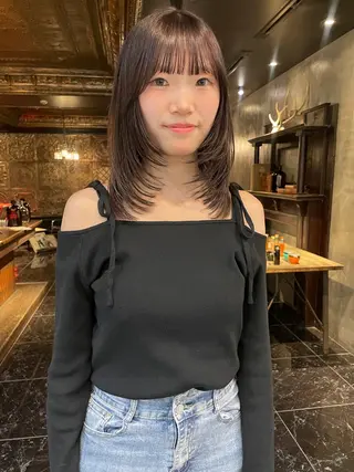 ミディアム カラー くびれレイヤー/艶 カラー　MADOKAのヘアスタイル