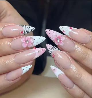 ネイル Rina Mika Nailsのネイルデザイン