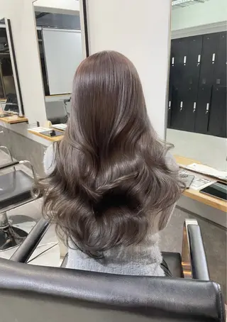 ミディアム カラー レイヤーカット 西村あきやのヘアスタイル