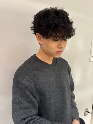 ミディアム パーマ メンズ 似合う髪型見つけます AYAKAのヘアスタイル